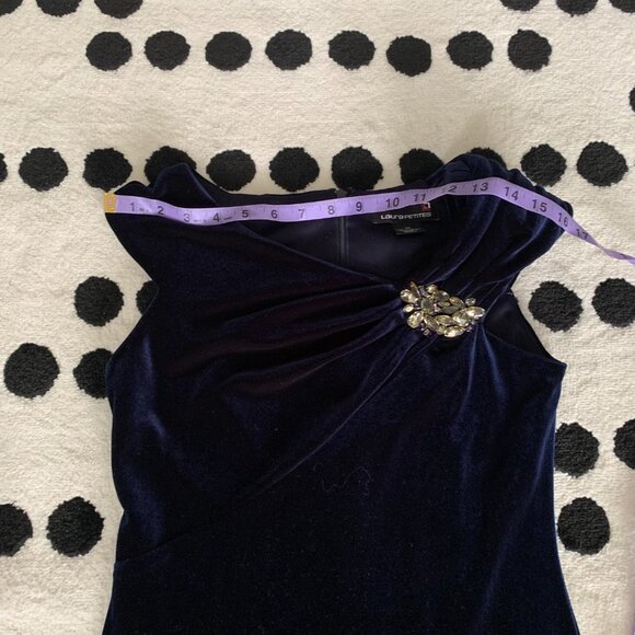 Laura Petites Navy Velvet Rhinestone Broach Sleeveless Cocktail Shift Dress - Picture 9 of 13